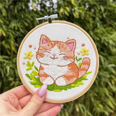 Milpoint Embroidery Kit - Smiling Kitty