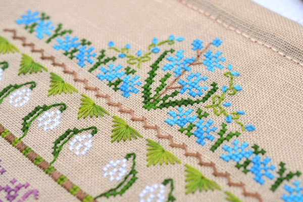 Tela Artis - First Flowers Counted Cross Stitch Kit - Image 5