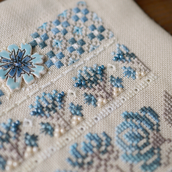 Tela Artis - Cornflower Patterns Counted Cross Stitch Kit - Image 3
